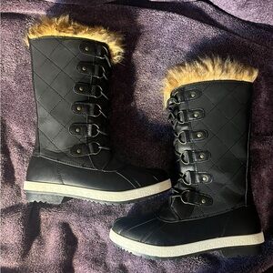 JustFab Black Quilted Winter Boots with Faux Fur